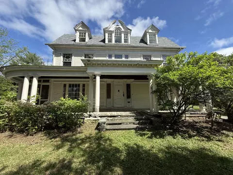 712 Thomas St, Stroudsburg, PA 18360