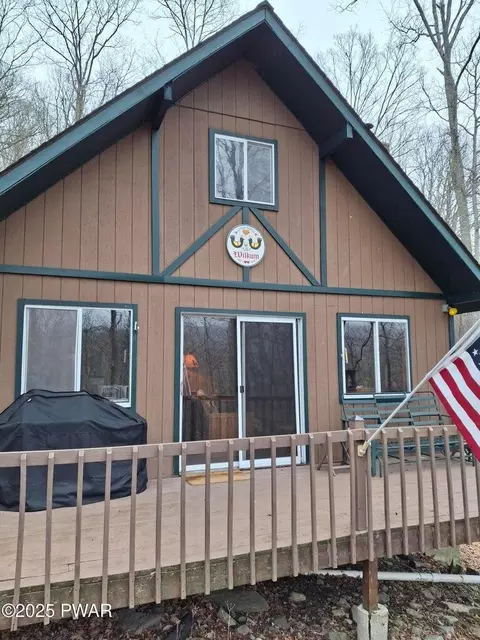 1123 Porter Dr, Bushkill, PA 18324