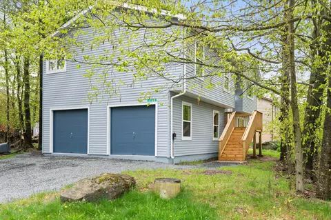 1700 Rolling Hills Dr, Tobyhanna, PA 18466