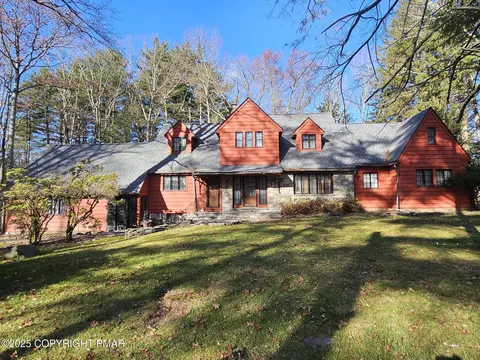 455 Laurel Pine Rd, Cresco, PA 18326