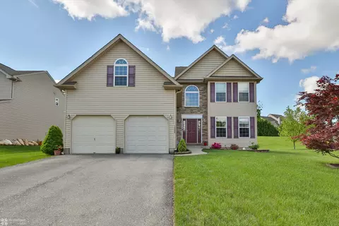 1590 Abigail Ln, Whitehall, PA 18052