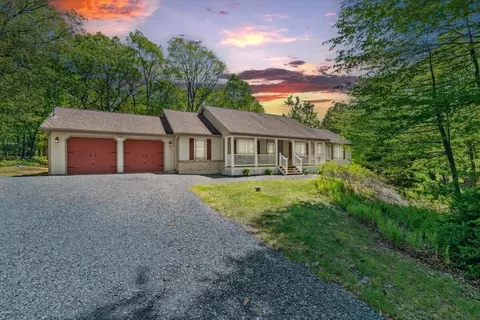 2380 Beartown Rd, Canadensis, PA 18325