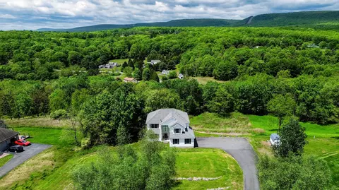 11 Whippoorwill Dr, Saylorsburg, PA 18353