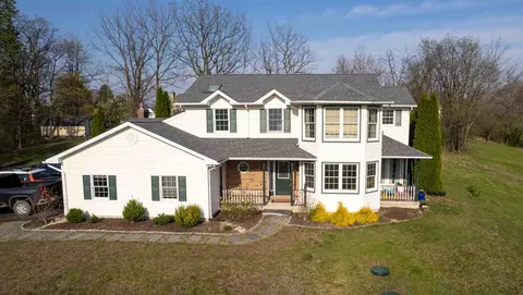 766 S Dogwood Rd, Walnutport, PA 18088