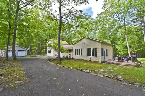 27 Chariton Dr, East Stroudsburg, PA 18301