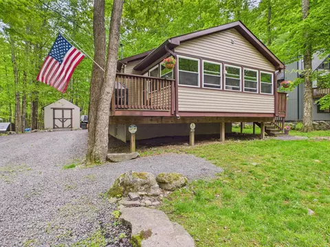 264 Wyalusing Dr, Pocono Lake, PA 18347