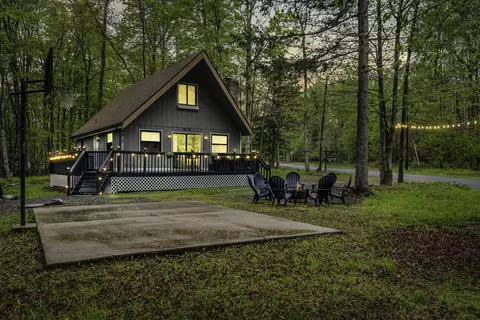 268 Outer Dr, Pocono Lake, PA 18347