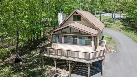660 Watercrest Ave, Effort, PA 18330