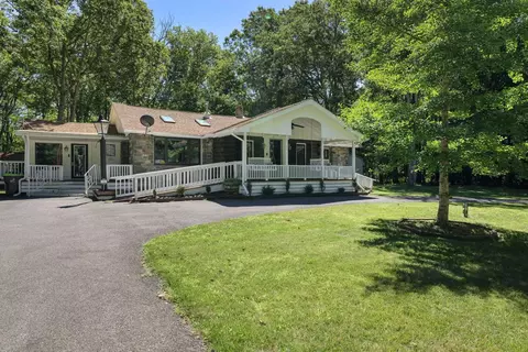 350 Lake Rd, Canadensis, PA 18325