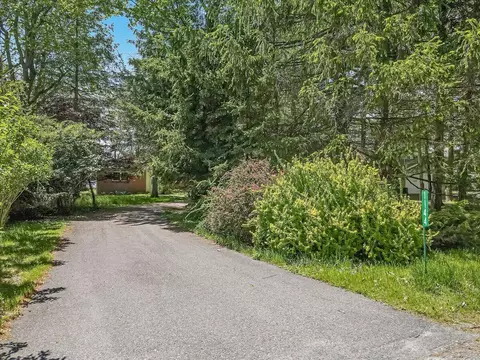 1144 Lexington Ave, Pocono Summit, PA 18346