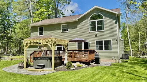 184 Paxinos Dr, Pocono Lake, PA 18347