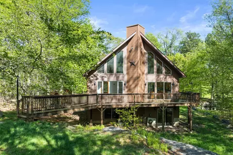 2107 Lenape Ter, Canadensis, PA 18325