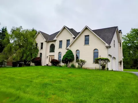 5406 Shelbrooke Dr, Stroudsburg, PA 18360