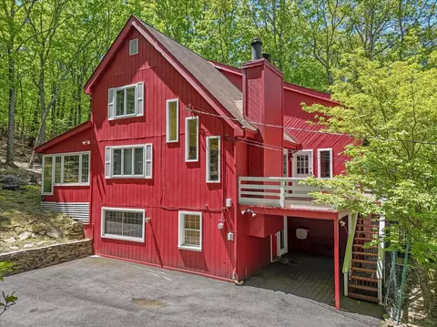 1149 Kensington Dr, East Stroudsburg, PA 18301