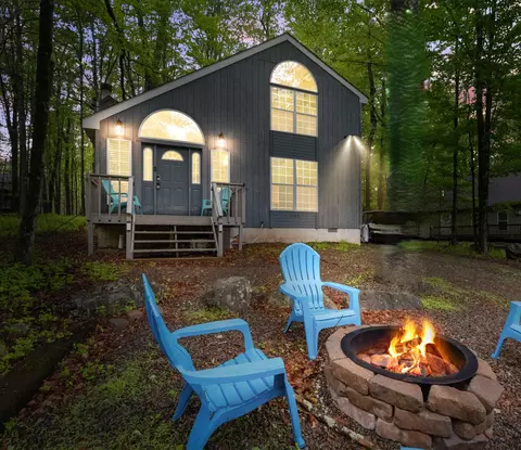 203 Wyomissing Dr, Pocono Lake, PA 18347