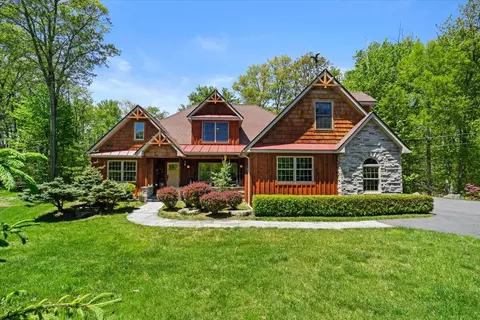 127 Timber Lake Dr, Canadensis, PA 18325