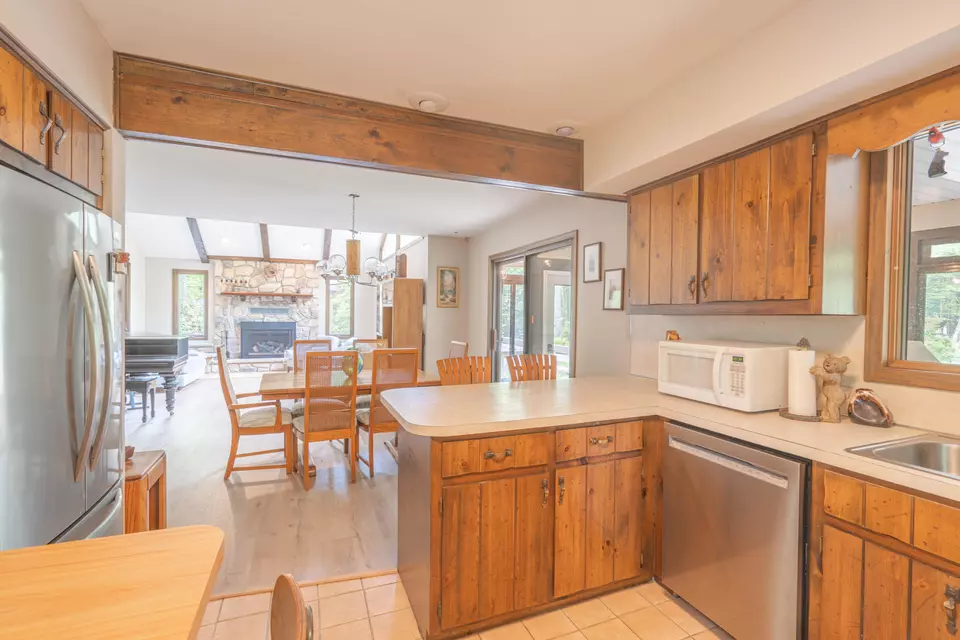 Kitchen - 65 Maplewood Rd, Lake Harmony, PA 18624 photo 2 of 2