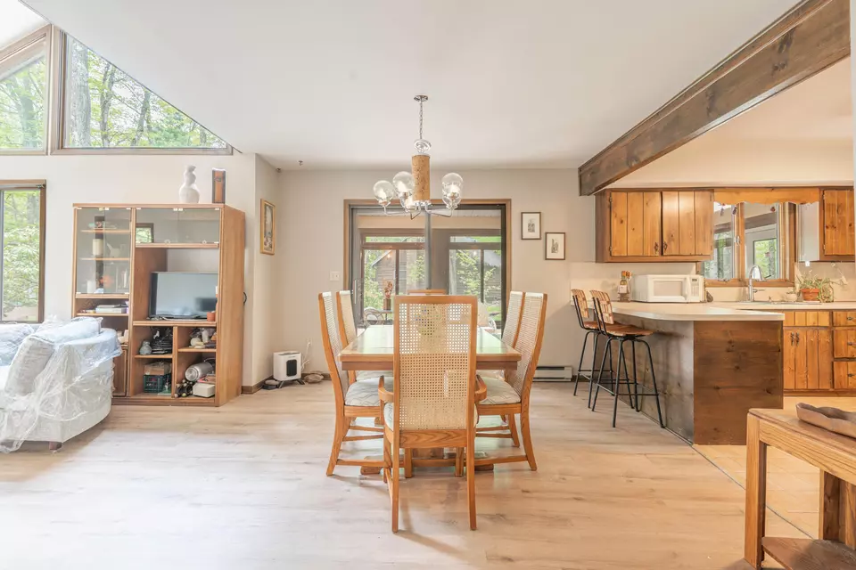 Dining - 65 Maplewood Rd, Lake Harmony, PA 18624 photo 3 of 4
