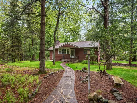 505 Moseywood Rd, Lake Harmony, PA 18624