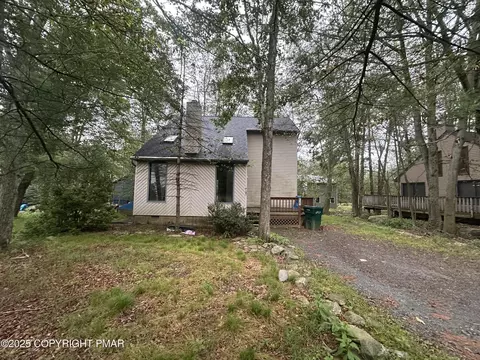 485 Country Place Dr, Tobyhanna, PA 18466