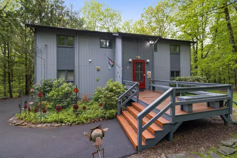 151 Forest Dr, Canadensis, PA 18325