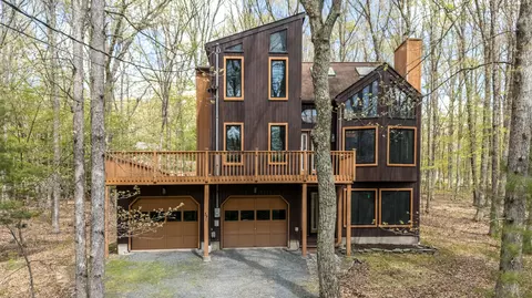 3213 Foxdale Ter, East Stroudsburg, PA 18301