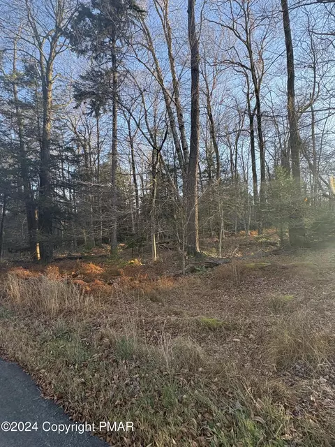 199 Navajo Trl, Gouldsboro, PA 18424