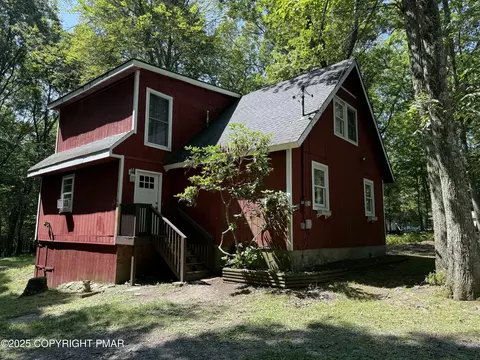 2122 Wood Thrush Ct, Bushkill, PA 18324