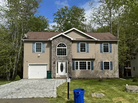 7075 Boulder Ct, Tobyhanna, PA 18466