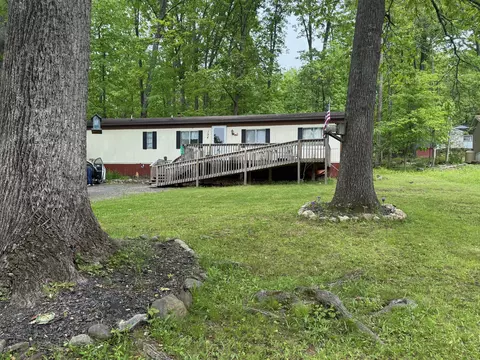 194 Bariton Ct, Bartonsville, PA 18321