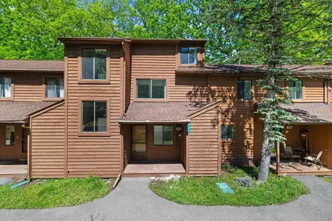 339 Crewe Ct, Bushkill, PA 18324
