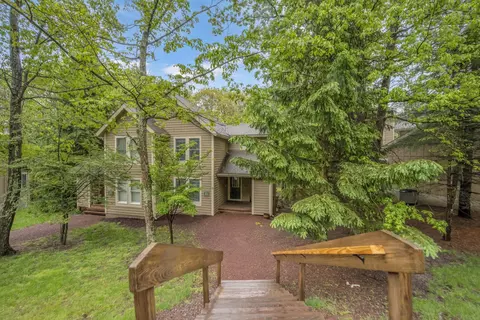 474 Spruce Dr, Tannersville, PA 18372