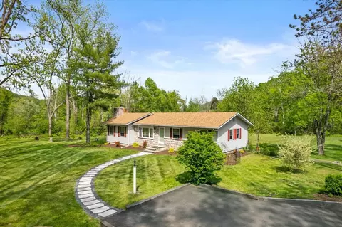 7468 Cherry Valley Rd, Stroudsburg, PA 18360