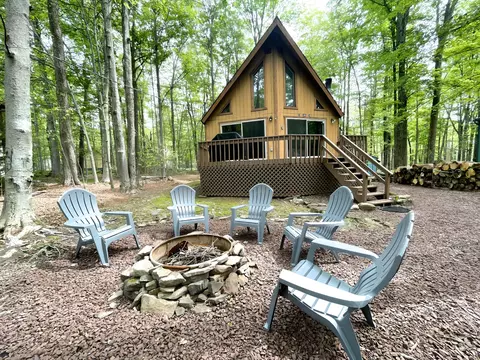 1111 Wiconisco Dr, Pocono Lake, PA 18347