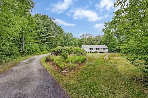 187 Wellington Rd, Stroudsburg, PA 18360