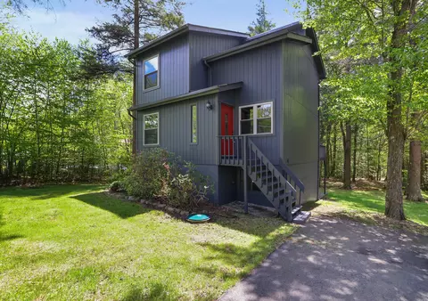 1249 Country Club Dr, Thornhurst, PA 18424