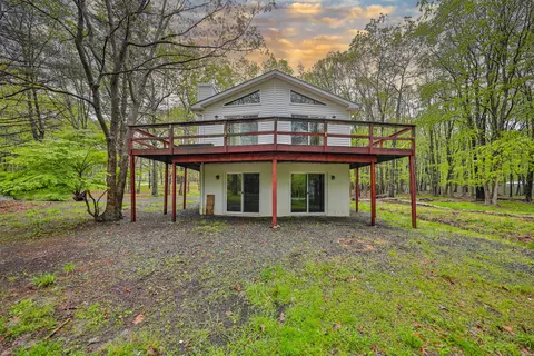 2454 Cheyenne Dr, Blakeslee, PA 18610