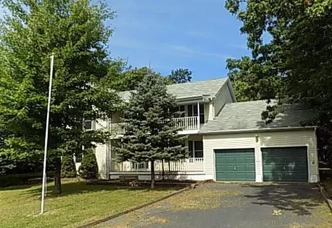 192 Mountain Top Cir, Bushkill, PA 18324