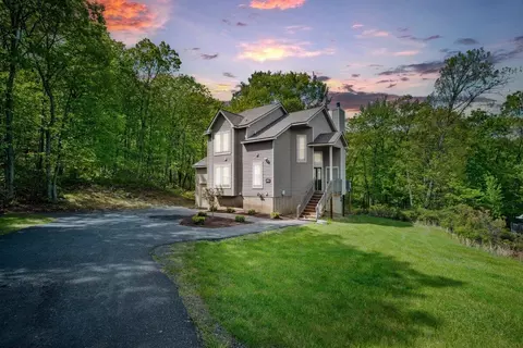 2210 Camelback Dr, Tannersville, PA 18372