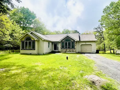 350 Brier Crest Rd, Blakeslee, PA 18610