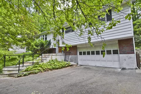 207 Shepard Ave, Delaware Water Gap, PA 18327