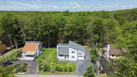973 Country Place Dr, Tobyhanna, PA 18466