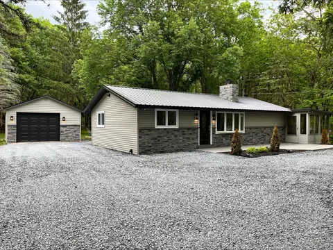 54 Skyline Dr, Albrightsville, PA 18210