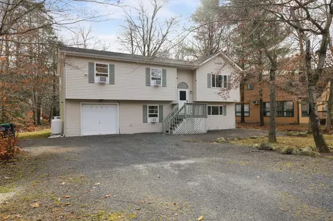 7141 Susquehanna Dr, Tobyhanna, PA 18466
