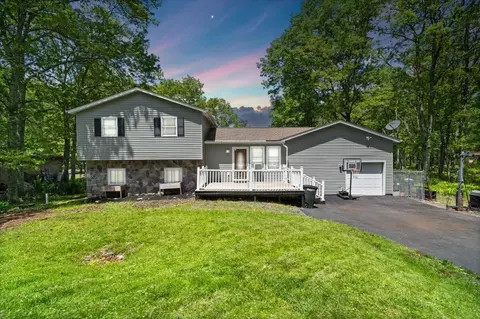 27 Mountain Top Rd, East Stroudsburg, PA 18302