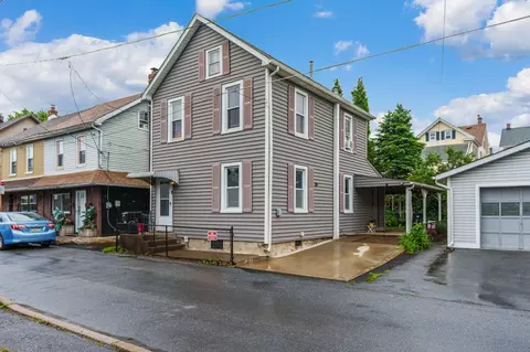 1137 Railroad St, Catasauqua, PA 18032