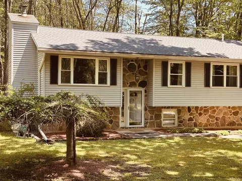 4 Game Dr, White Haven, PA 18661