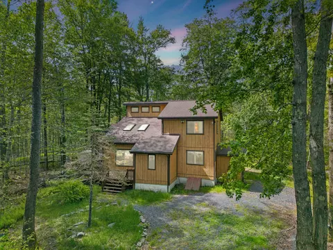 245 Big Bass Dr, Clifton Township, PA 18424