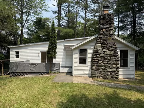 6308 Deer Dr S, East Stroudsburg, PA 18302