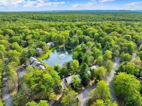 216 Snow Ridge Cir, Lake Harmony, PA 18624